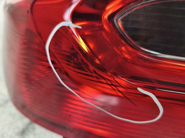 FEU ARRIERE GAUCHE FORD - Vue 3